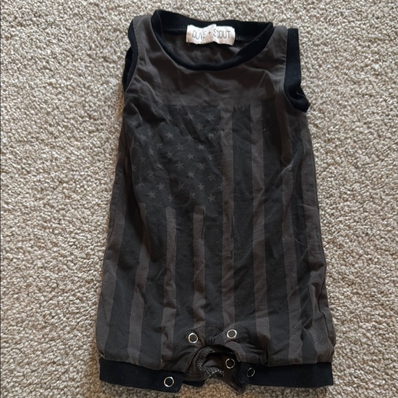 Quinn & Scout Black Sleeveless Romper - Picture 1 of 1